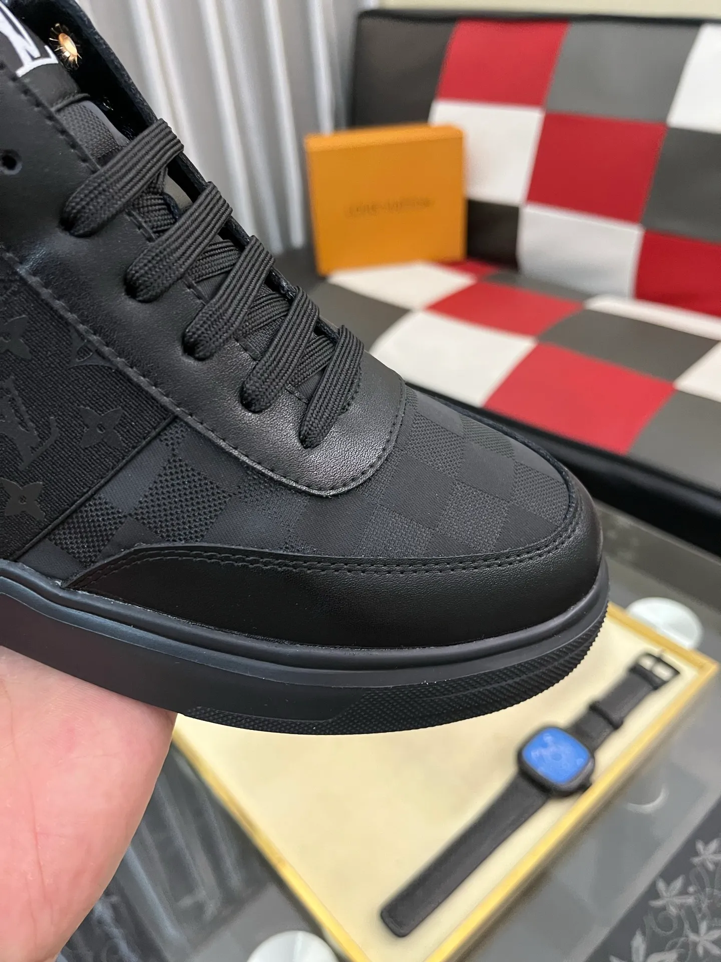 Men's shoes💰: 420⌚️⌚️"LOUI* VUITTO*" popular men's casual shoes, genuine Italian development💯purchase level quality✔️The upper is made of first-layer cowhide, comfortable and soft sheepskin foot pads⚡️Fashionable and versatile. The toe last shape is firm and full, and the soles are made from LV original molds and can be moved in and out of the counter at will. Light and comfortable on the foot~purely handmade, details determine quality! Size:38-442️⃣Colors available